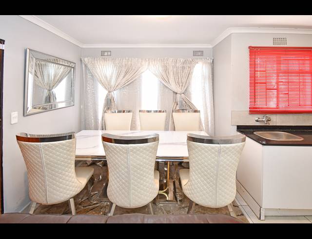 3 BEDROOM HOUSE FOR SALE IN LOMBARDY EAST